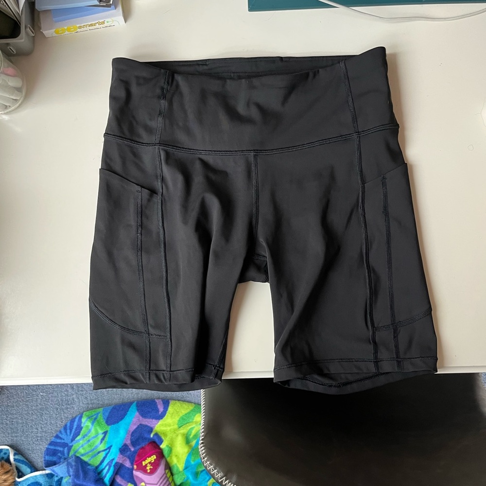 Ultimate Stash II Athleta 7 inch Short